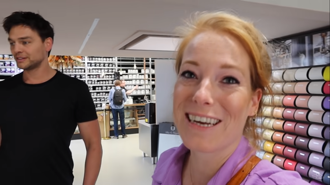 INFLUENCER CO @COWITHTHEFLOW KIEST KLEUREN UIT BIJ VESTINGH OM HAAR BADKAMER IN CURAÇAO TE BEHANDELEN MET LAB CEMENTUM COLOURS