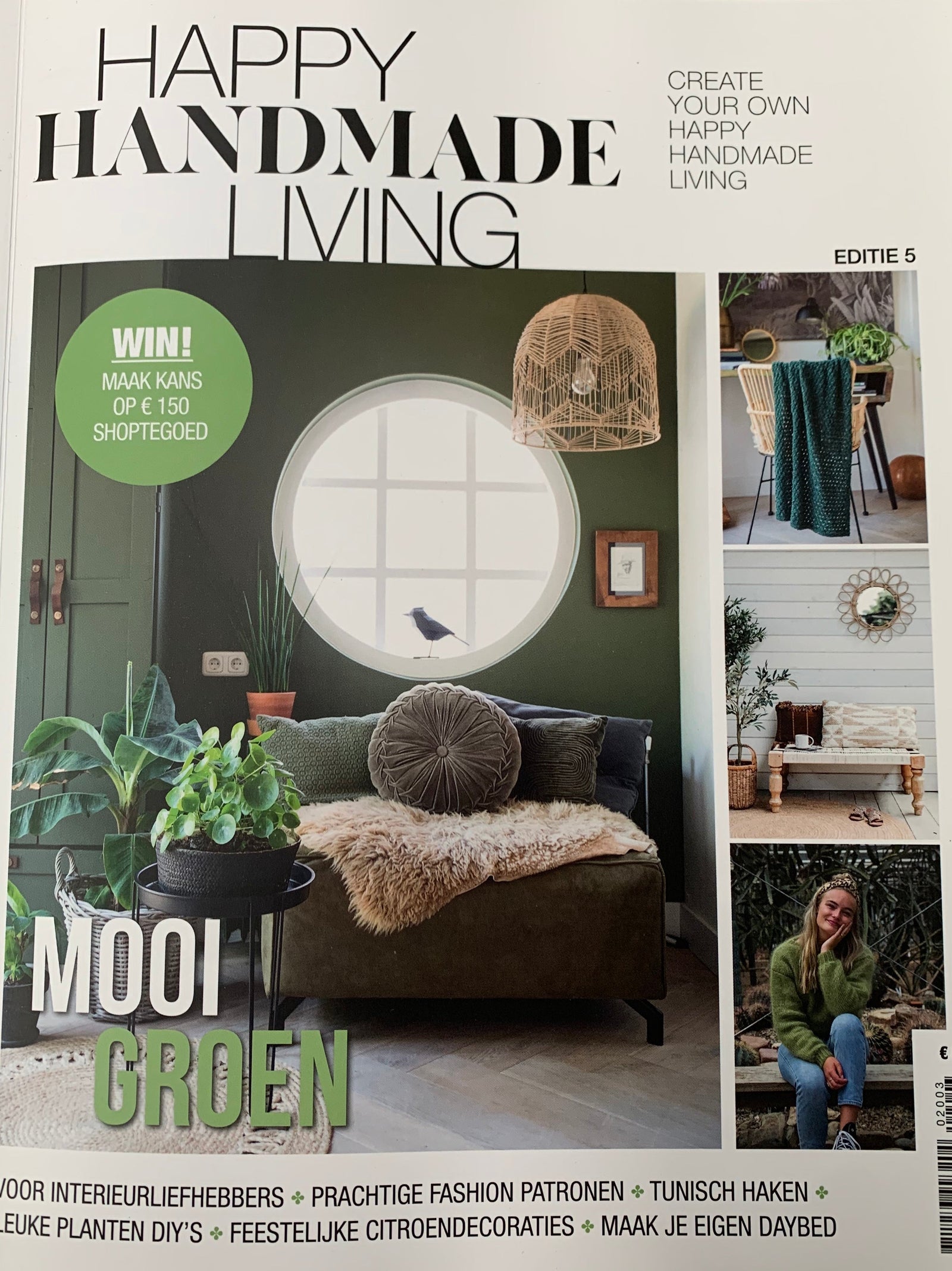 AUGUSTUS 2020: HAPPY HANDMADE LIVING MET LAB WALLPAINT IN DE TINT SMOKING GRASS NO. 23 BIJ @S.O.N.I.A.D OP DE MUUR IN DE WOONKAMER.